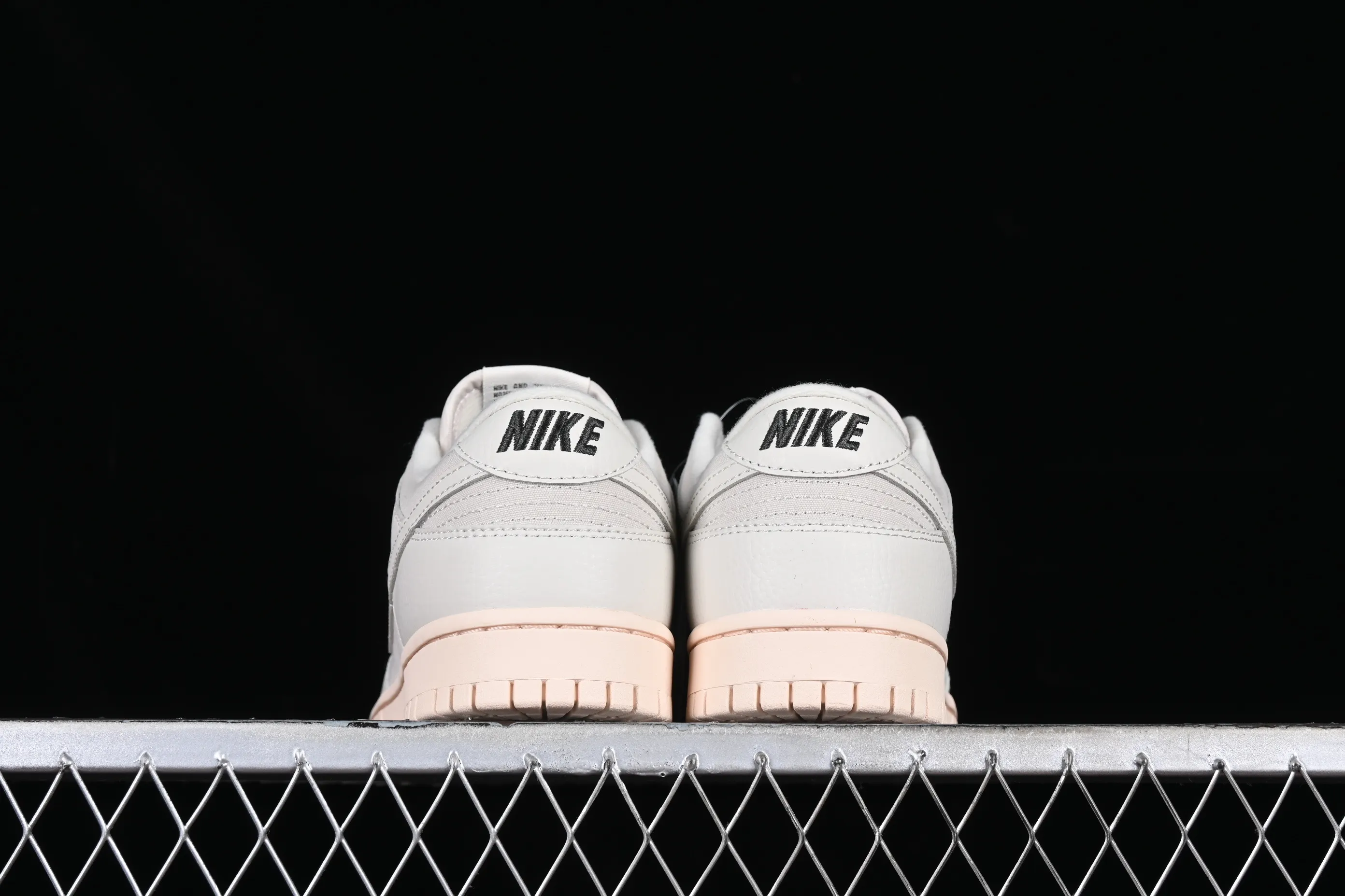 All Categories Nk SB Dunk Series Nk SB Dunk Low Low-top sneakers Nk Dunk Low "Light Orewood Brown" ​Light brown canvas SB low-top sports and leisure sneakers DZ2538-100